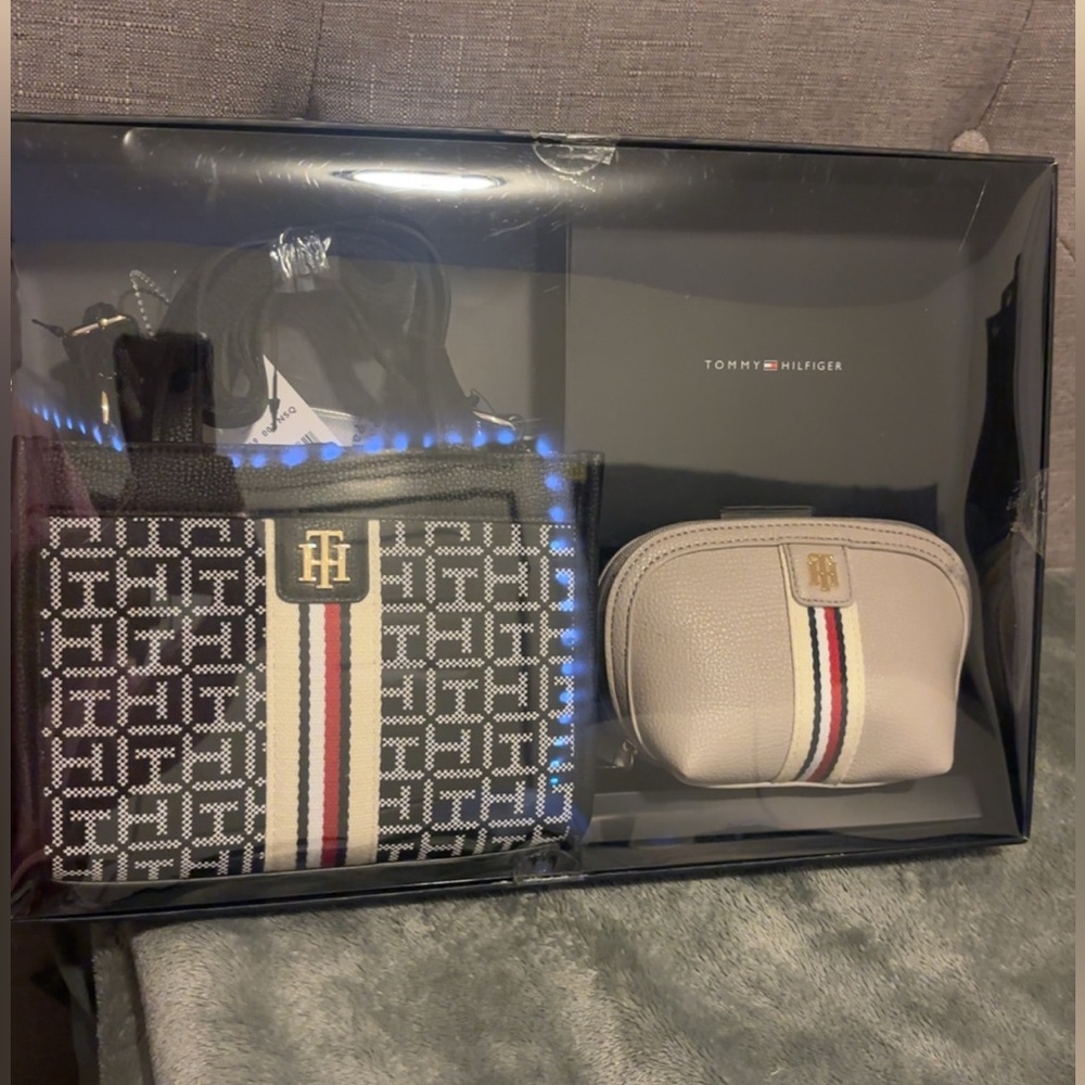 Tommy Hilfiger cross body Set